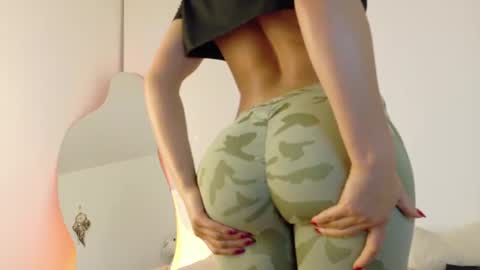 Snapshot of lia_tinez chatting on June 19, 2026, 11:30 pm Lia online show from June 19, 2026, 11:30 pm