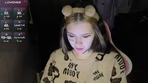 liaa_li online show from April 15, 2026, 6:59 pm