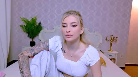 Lia online show from February 9, 2026, 9:24 am