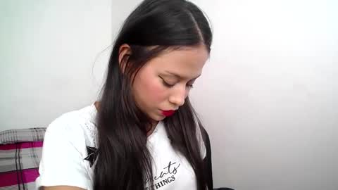 Lia online show from October 3, 2025, 5:21 pm