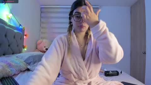 Snapshot of liahkimi chatting on February 19, 2025, 6:11 am Lia  online show from February 19, 2025, 6:11 am