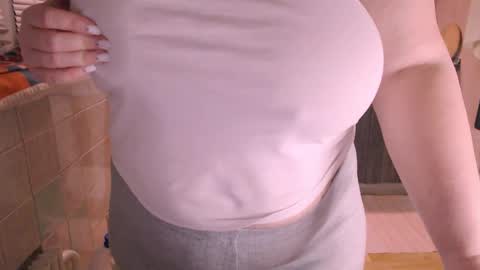 miss Lia  colection for travel online show from December 19, 2024, 10:21 pm