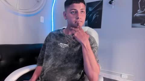 Snapshot of liam9__ chatting on January 15, 2026, 2:49 am Liam online show from January 15, 2026, 2:49 am