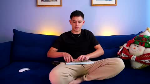 Snapshot of liam_enzho chatting on December 1, 2024, 7:58 pm Liam online show from December 1, 2024, 7:58 pm