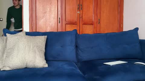 Liam online show from November 26, 2025, 1:34 pm