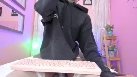 Liam online show from December 16, 2025, 3:00 am