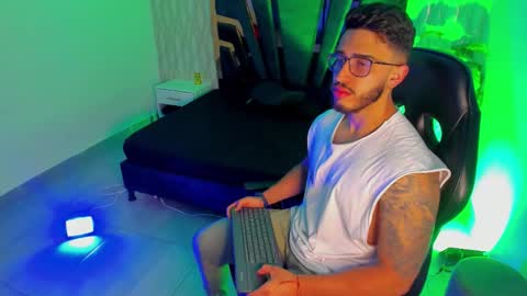 LIAM KLEIN online show from December 18, 2025, 11:16 am