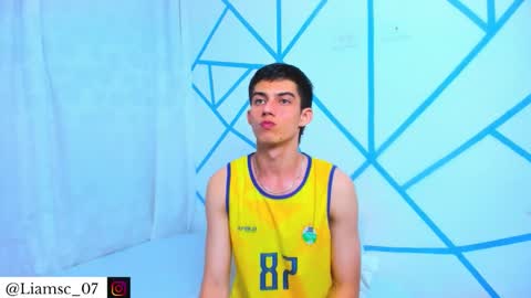 Liam scott77 online show from December 17, 2025, 1:22 am