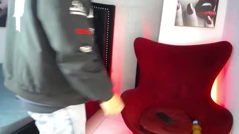 Snapshot of liam_sean chatting on February 14, 2026, 12:02 pm Liam online show from February 14, 2026, 12:02 pm