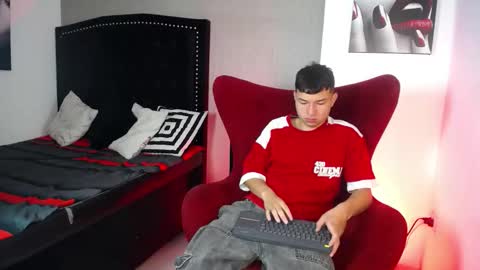 Snapshot of liam_sean chatting on February 27, 2026, 12:38 pm Liam online show from February 27, 2026, 12:38 pm