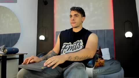 Liam online show from October 7, 2025, 7:11 pm