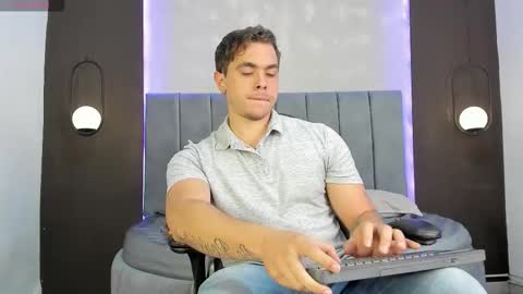 Liam online show from October 18, 2025, 9:04 pm