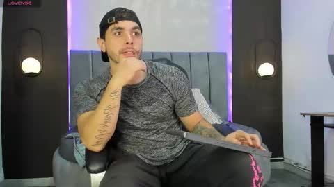 Liam online show from November 12, 2025, 7:57 pm