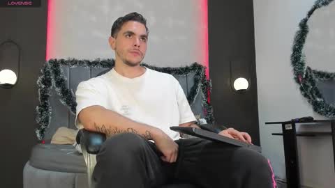 Liam online show from December 3, 2025, 11:25 pm