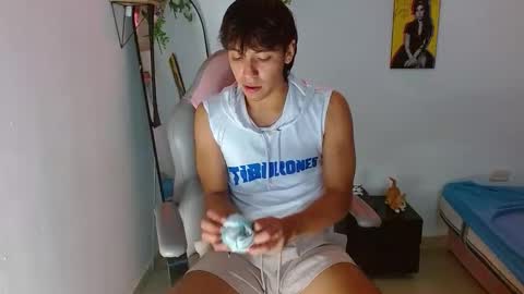 Snapshot of liam_xul chatting on October 29, 2025, 8:32 pm liamxul online show from October 29, 2025, 8:32 pm