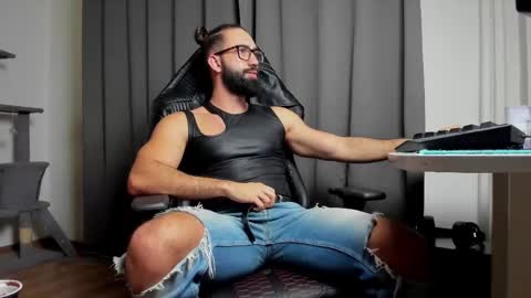 Liam online show from March 2, 2025, 6:40 pm