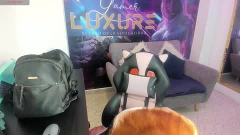 Lia online show from October 7, 2025, 1:41 pm