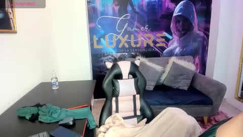 Lia online show from October 31, 2025, 2:18 pm