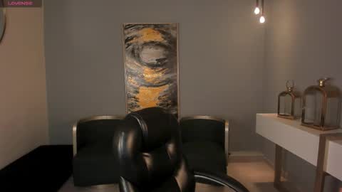 Liam online show from November 30, 2025, 11:53 pm