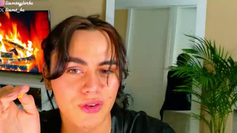 Snapshot of liamtaylor_ chatting on October 23, 2025, 4:56 am Tell me Liam online show from October 23, 2025, 4:56 am