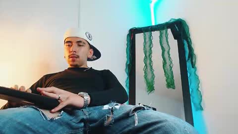 Liam online show from December 20, 2025, 7:59 am