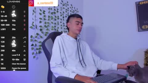 Snapshot of lian_23_ chatting on January 21, 2025, 12:18 pm    online show from January 21, 2025, 12:18 pm