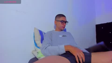 Snapshot of lian_23_ chatting on October 27, 2025, 11:58 am    online show from October 27, 2025, 11:58 am