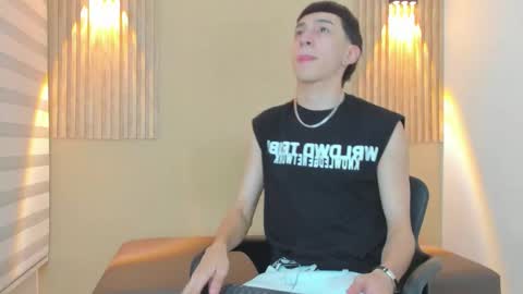 Snapshot of lian_cameron chatting on February 19, 2026, 4:08 am lian_cameron online show from February 19, 2026, 4:08 am