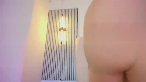 Snapshot of lian_cameron chatting on April 7, 2026, 4:02 am lian_cameron online show from April 7, 2026, 4:02 am
