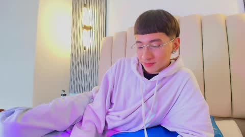 Snapshot of lian_cameron chatting on April 20, 2026, 4:04 am lian_cameron online show from April 20, 2026, 4:04 am