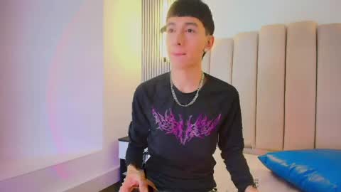 Snapshot of lian_cameron chatting on April 27, 2026, 3:48 am lian_cameron online show from April 27, 2026, 3:48 am