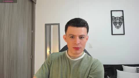 lian_eathan online show from October 10, 2025, 7:46 pm