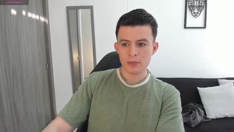 lian_eathan online show from October 17, 2025, 8:55 pm