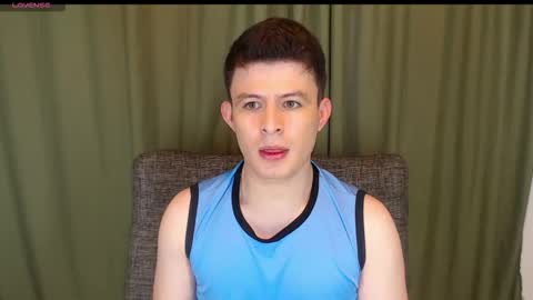 lian_eathan online show from November 10, 2025, 7:46 pm