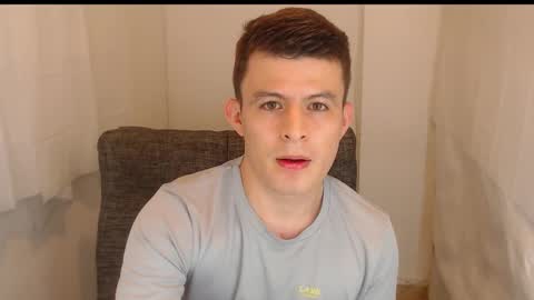 lian_eathan online show from December 15, 2025, 1:10 am