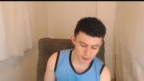 lian_eathan online show from December 16, 2025, 3:55 am