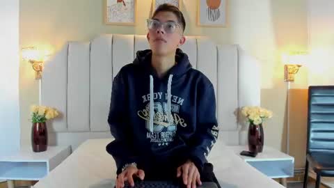 Snapshot of lianferrer_ chatting on August 9, 2026, 12:32 pm lianferrer_ online show from August 9, 2026, 12:32 pm