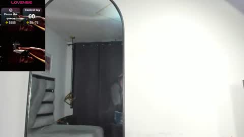 lianfox_ online show from July 18, 2026, 1:37 pm