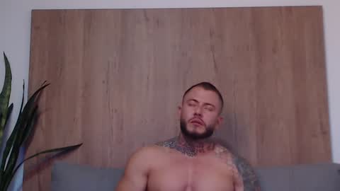 lianjones9 online show from February 3, 2025, 10:32 pm