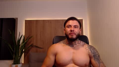 lianjones9 online show from October 18, 2025, 5:35 pm