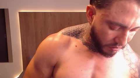 lianjones9 online show from October 24, 2025, 6:26 pm