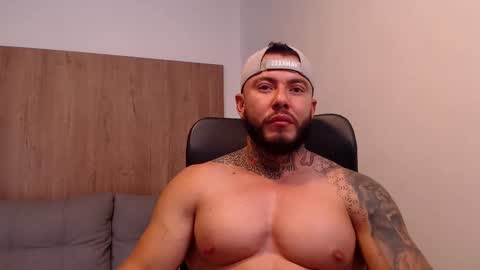 lianjones9 online show from October 25, 2025, 5:40 pm