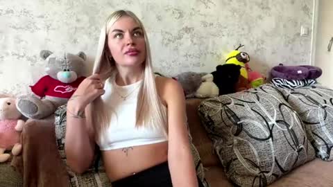 Lina online show from May 22, 2026, 7:48 am