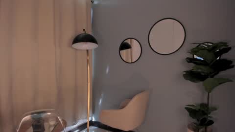 Lia online show from December 27, 2024, 3:48 pm