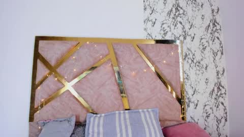 liaross online show from April 3, 2026, 7:34 pm