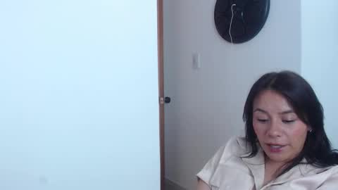 LIA TAYLOR  online show from January 17, 2025, 7:05 pm