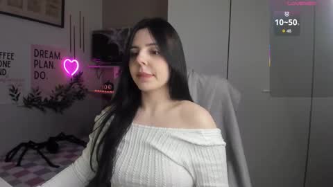 Lia online show from November 10, 2025, 8:24 am