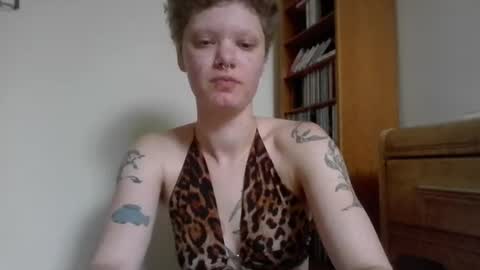 Snapshot of libbyelliott chatting on July 7, 2026, 10:25 pm libbyelliott online show from July 7, 2026, 10:25 pm