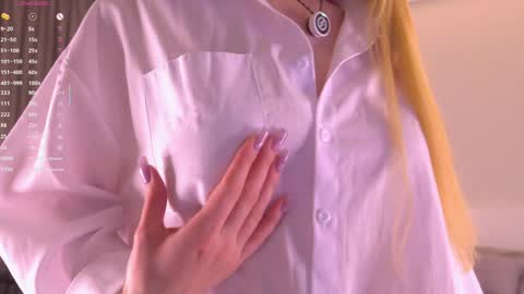 Elena online show from November 18, 2025, 3:27 pm