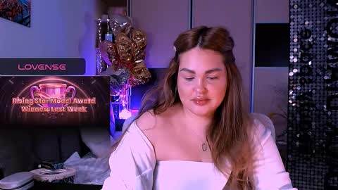 libra_mia online show from November 23, 2025, 2:50 pm